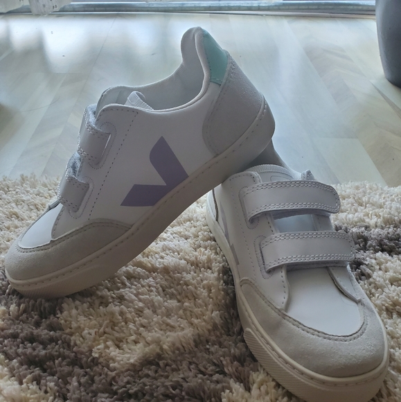 Veja Other - VEJA girls shoes size 1